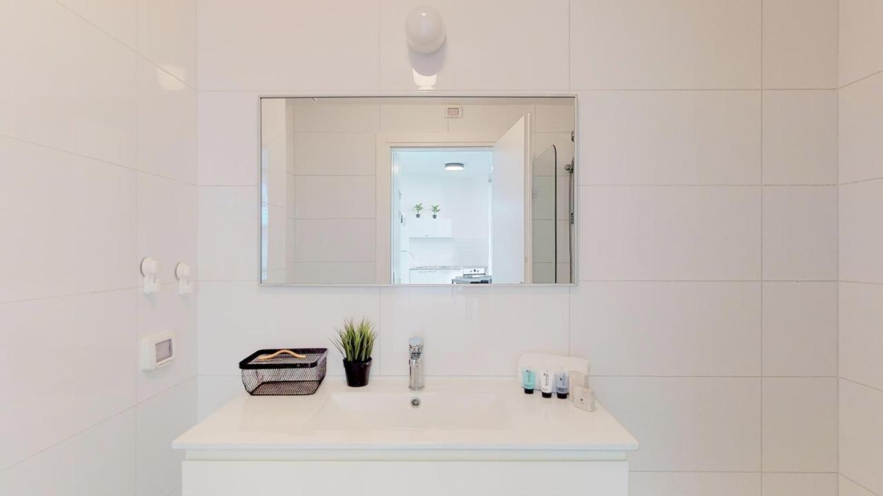 Comfortable Apartment With Balcony By Holyguest Tel-Aviv Extérieur photo